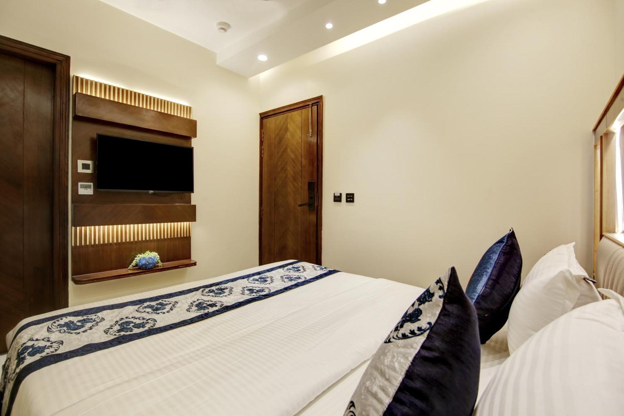 Hotel The Vanson Pride Delhi 4*