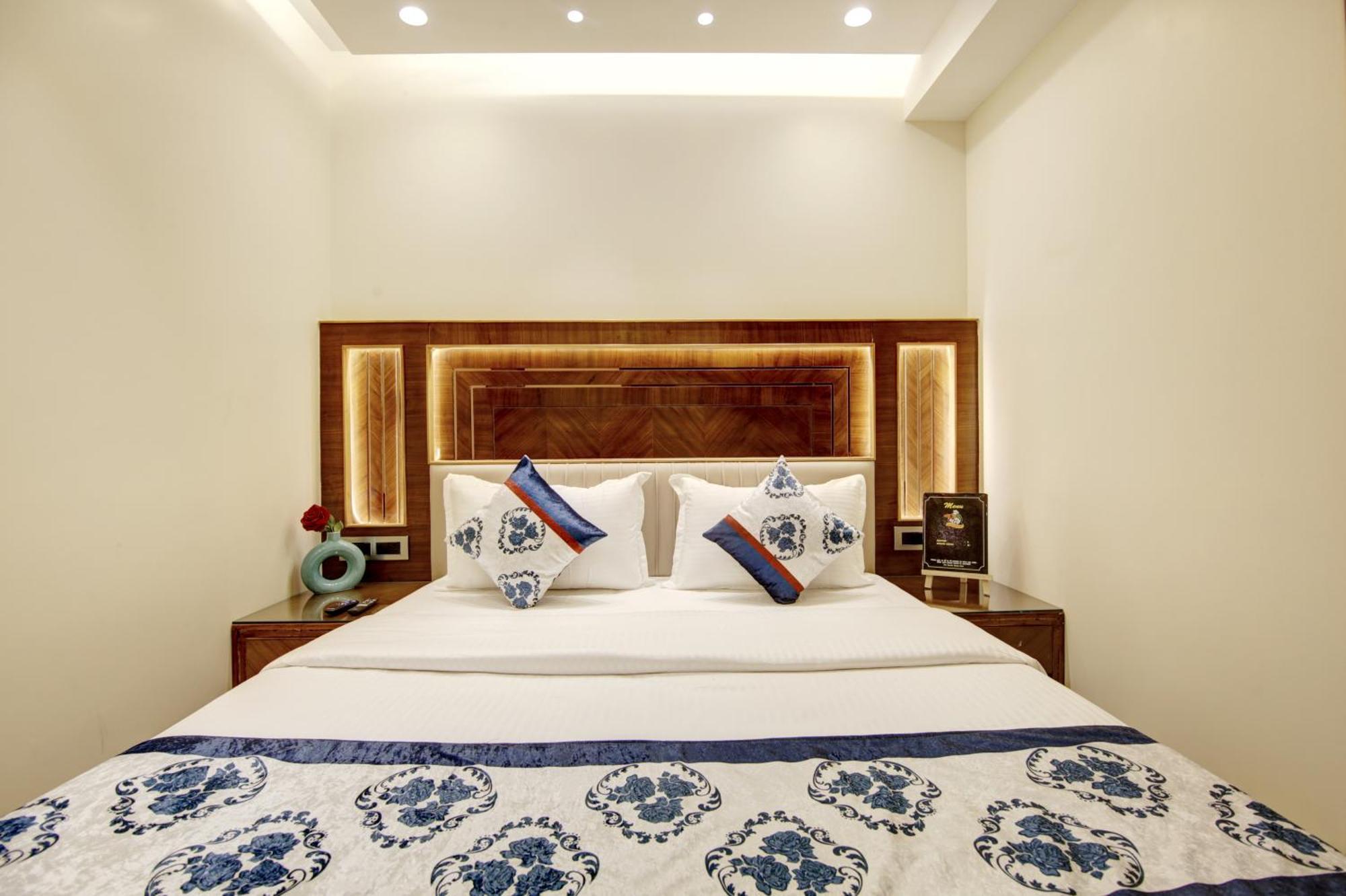 The Vanson Pride Delhi Hotel 4*