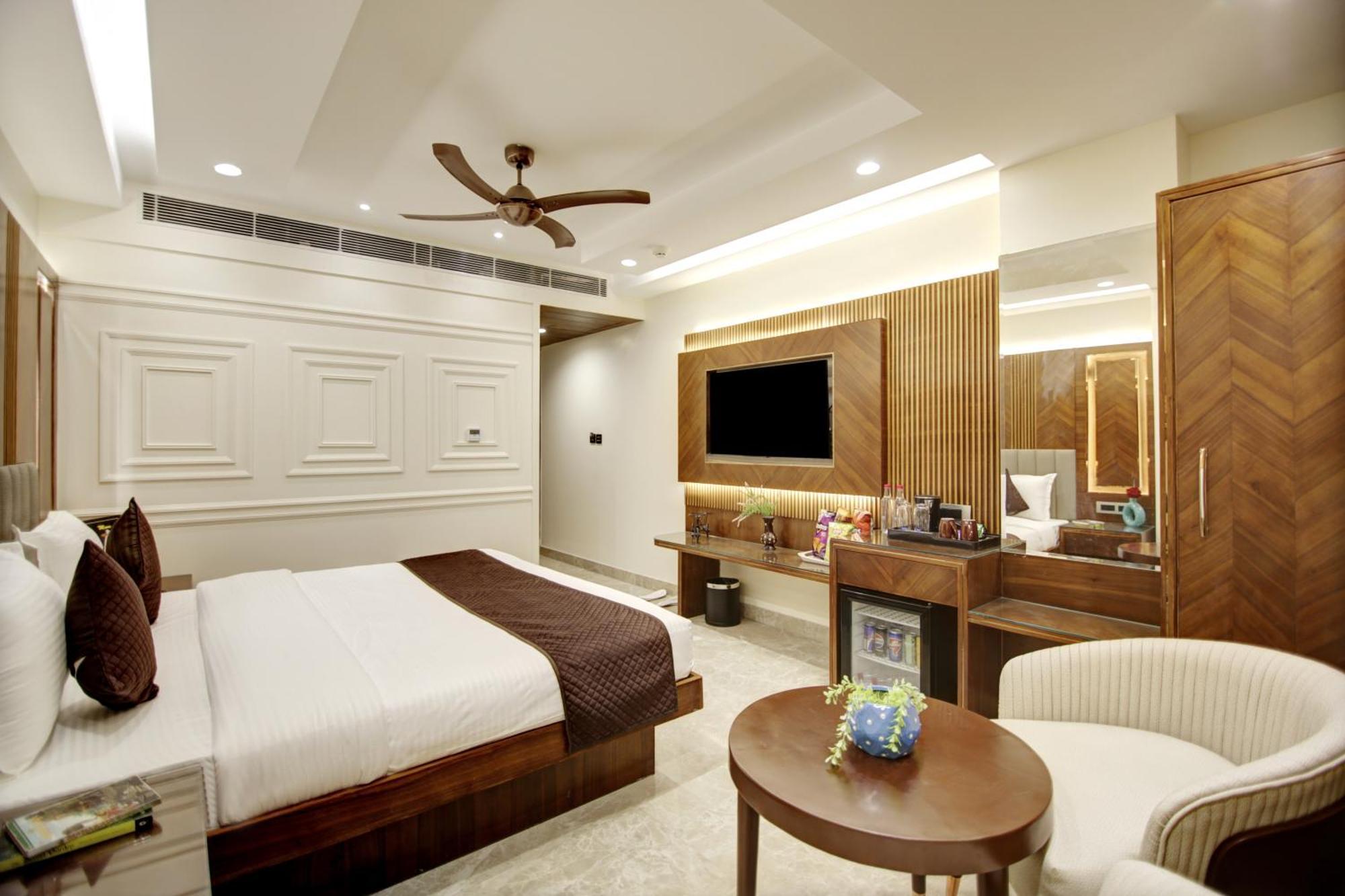 Hotel The Vanson Pride Delhi 4*