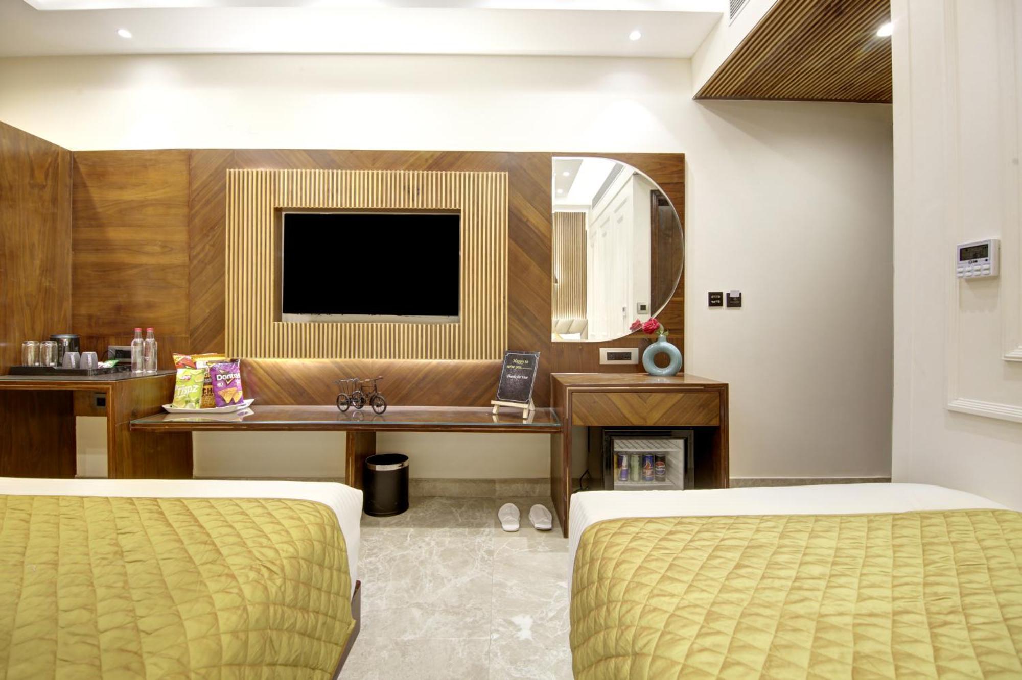 Hotel The Vanson Pride Delhi 4*